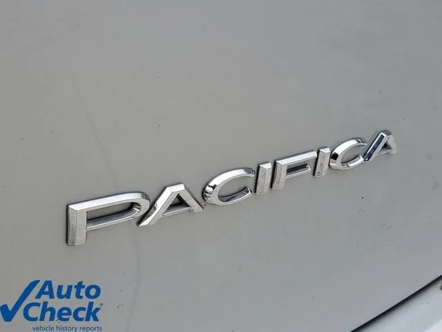 2024 Chrysler Pacifica Touring L photo 8