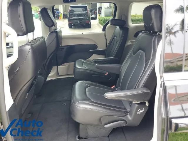2024 Chrysler Pacifica Touring L photo 12