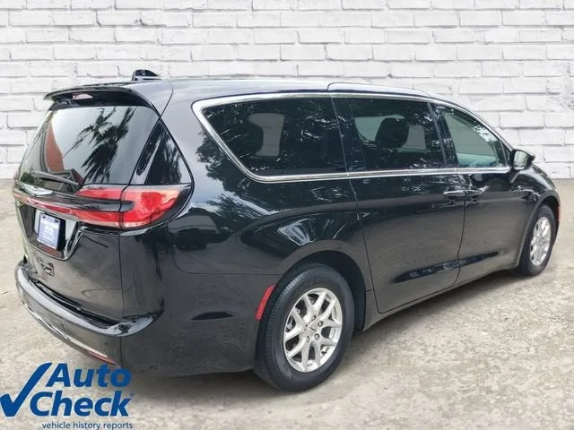 2024 Chrysler Pacifica Touring L photo 4