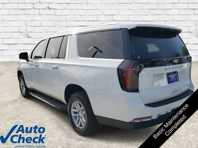 2025 Chevrolet Suburban LS photo 2