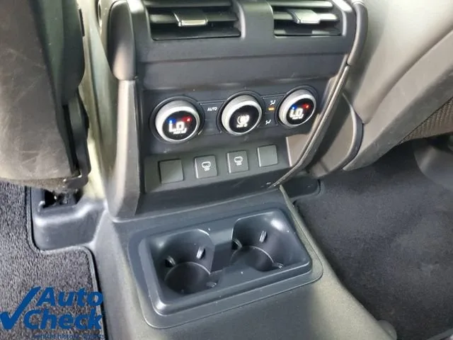 2025 Land Rover Defender X-Dynamic SE photo 14
