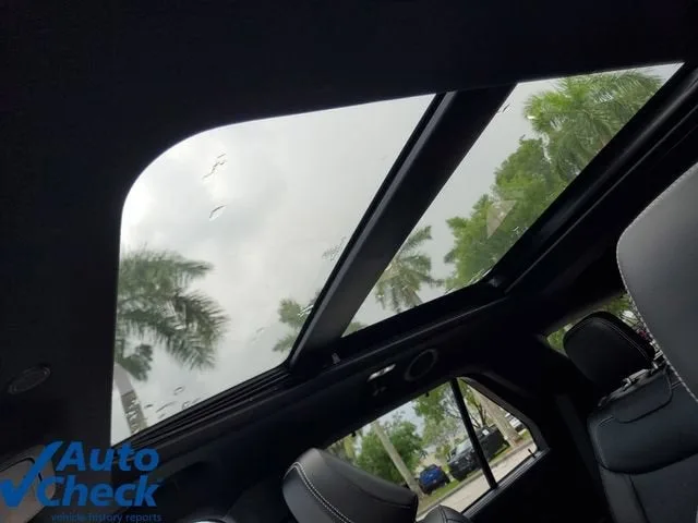 2023 Ford Explorer ST photo 23