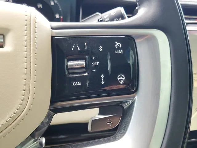2023 Land Rover Range Rover SE photo 26