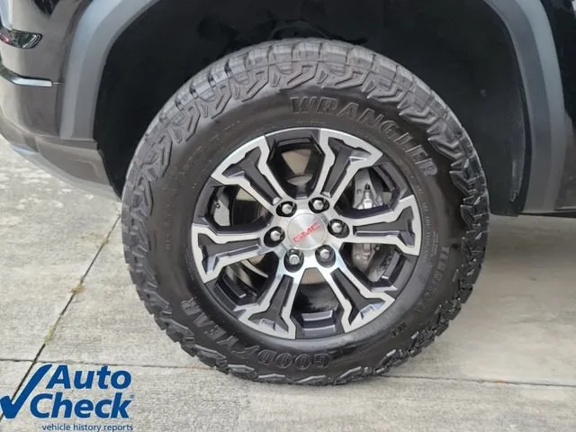 2024 GMC Canyon AT4 photo 9
