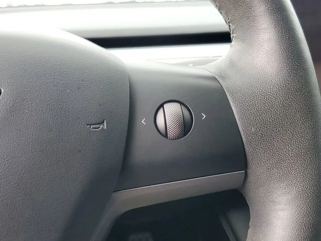 2023 Tesla Model 3 Performance photo 22