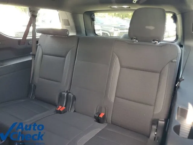2025 Chevrolet Suburban LS photo 9