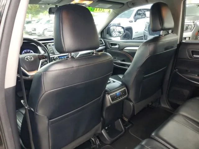 2016 Toyota Highlander XLE photo 13