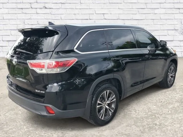 2016 Toyota Highlander XLE photo 4