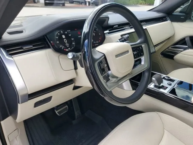 2023 Land Rover Range Rover SE photo 21