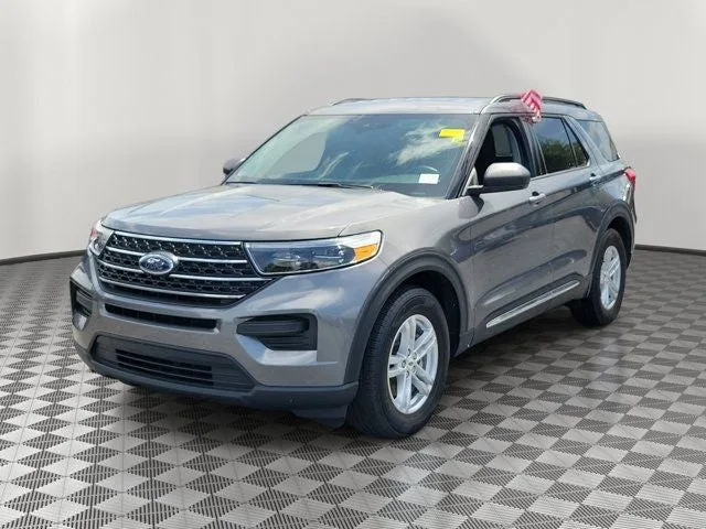 2023 Ford Explorer XLT photo 3