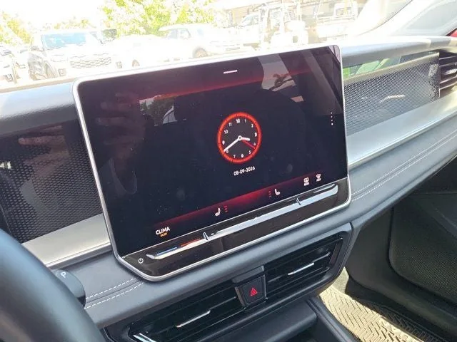 2025 Volkswagen Tiguan 2.0T SE photo 23