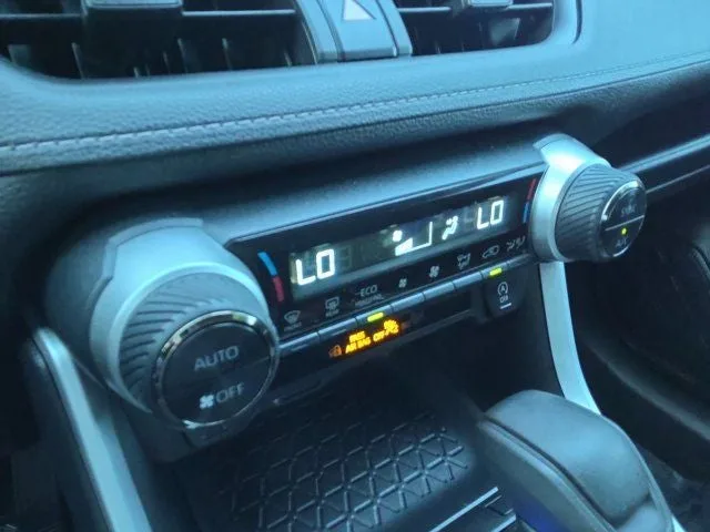 2025 Toyota RAV4 XLE photo 24
