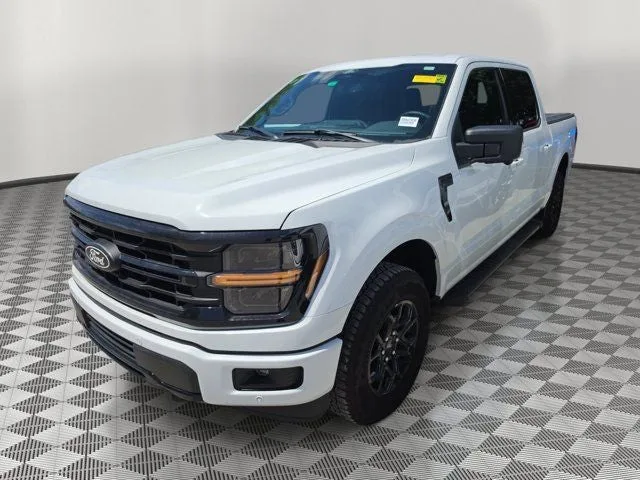 2025 Ford F-150 XLT photo 2