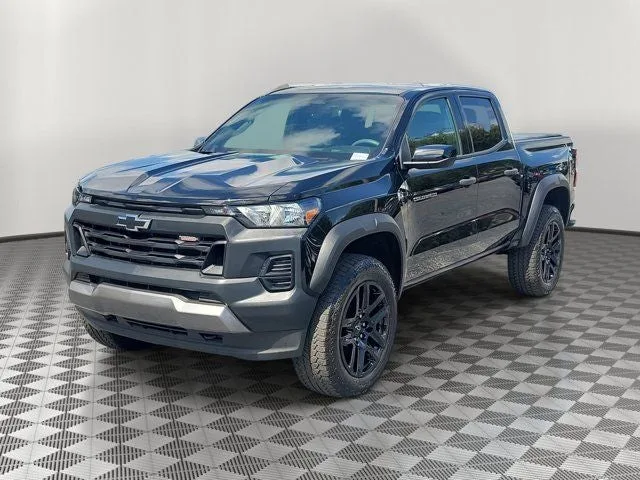 2024 Chevrolet Colorado Trail Boss photo 3