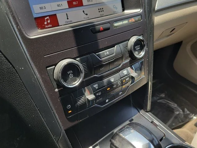 2018 Ford Explorer XLT photo 19