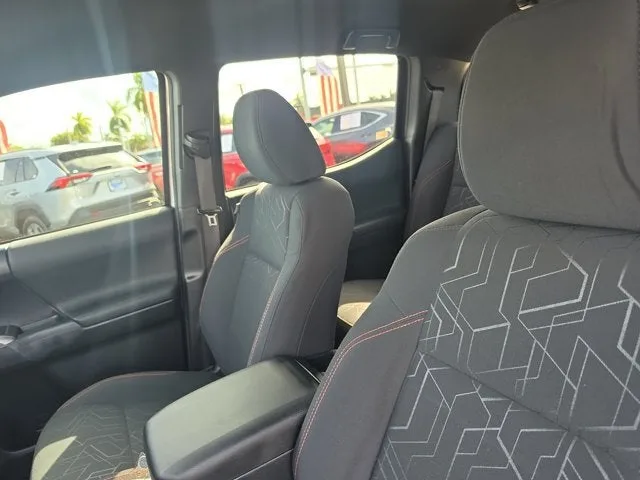 2018 Toyota Tacoma TRD Sport V6 photo 22