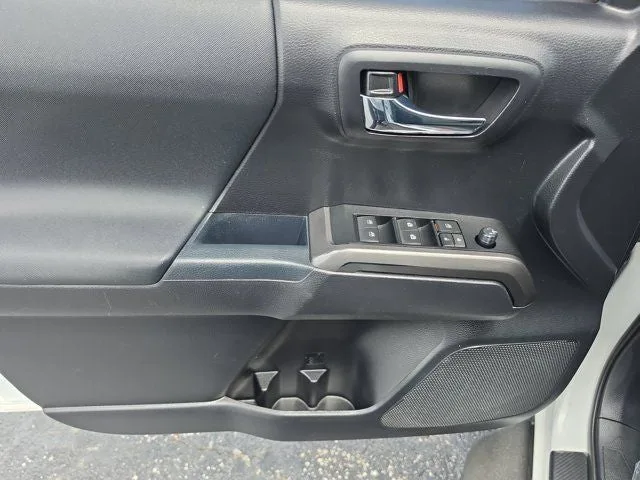 2021 Toyota Tacoma TRD Sport V6 photo 16