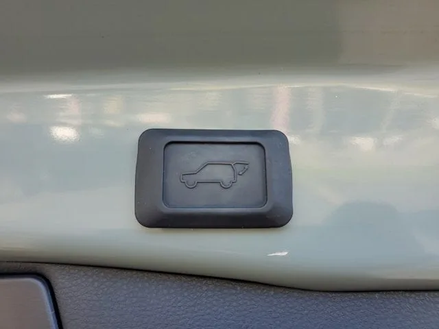 2023 Toyota RAV4 XLE photo 9