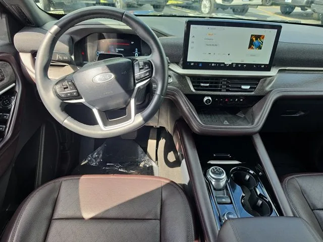 2025 Ford Explorer Platinum photo 17