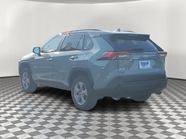 2023 Toyota RAV4 XLE photo 4