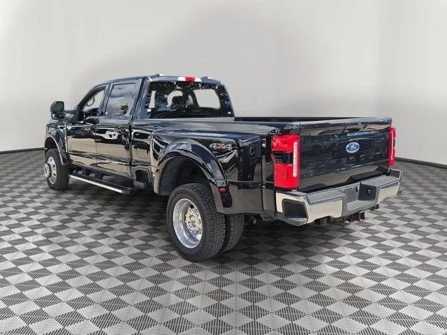 2025 Ford F-450SD Lariat DRW photo 4