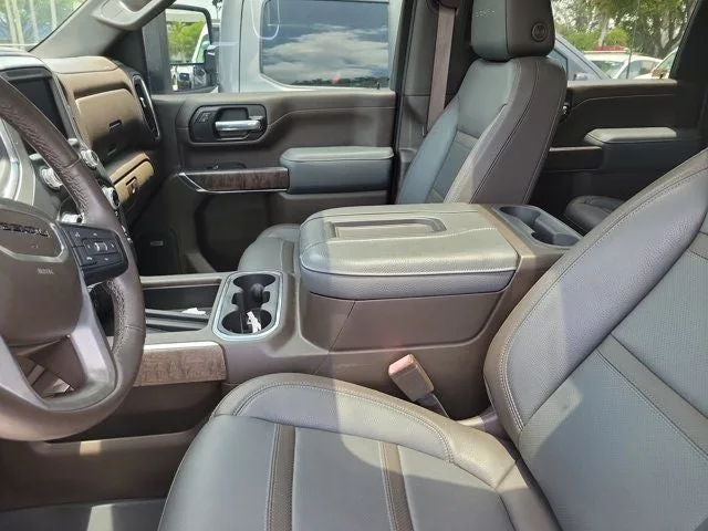 2021 GMC Sierra 2500HD Denali Ultimate Pkg photo 11