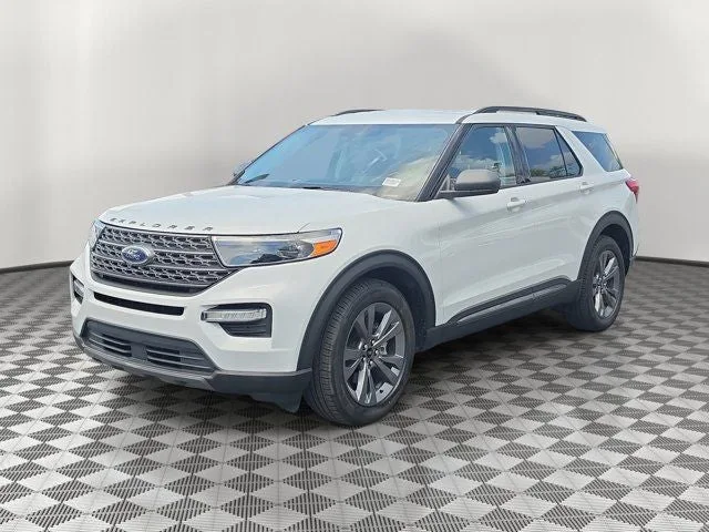 2021 Ford Explorer XLT photo 3
