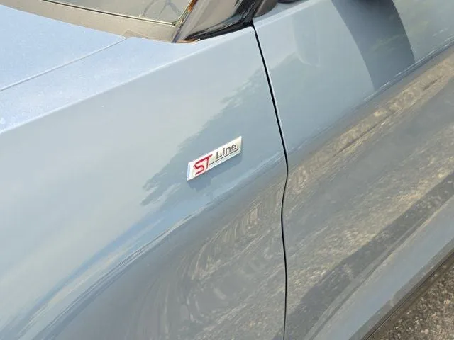 2025 Ford Explorer ST-Line photo 10
