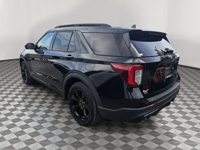 2023 Ford Explorer ST photo 4