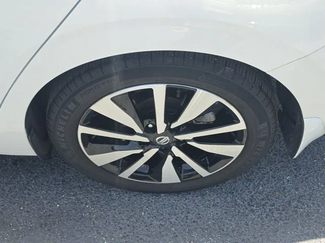 2023 Nissan Sentra SV Premium photo 9