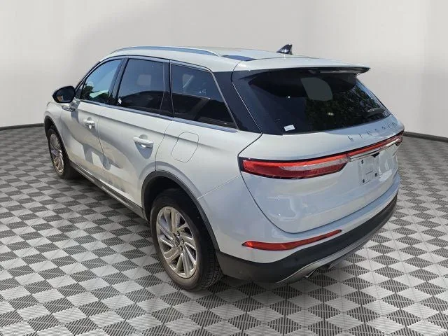 2021 Lincoln Corsair Standard photo 4