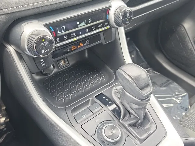 2024 Toyota RAV4 Hybrid LE photo 26
