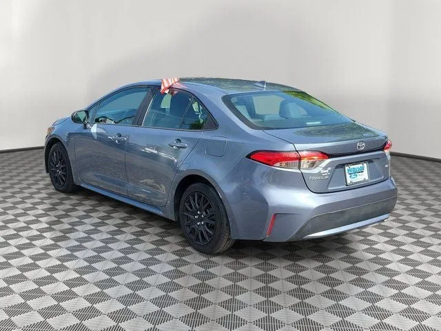 2021 Toyota Corolla LE photo 4