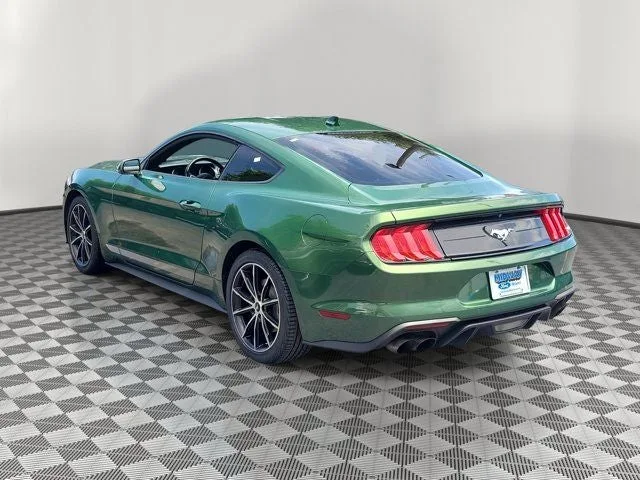 2022 Ford Mustang EcoBoost photo 4