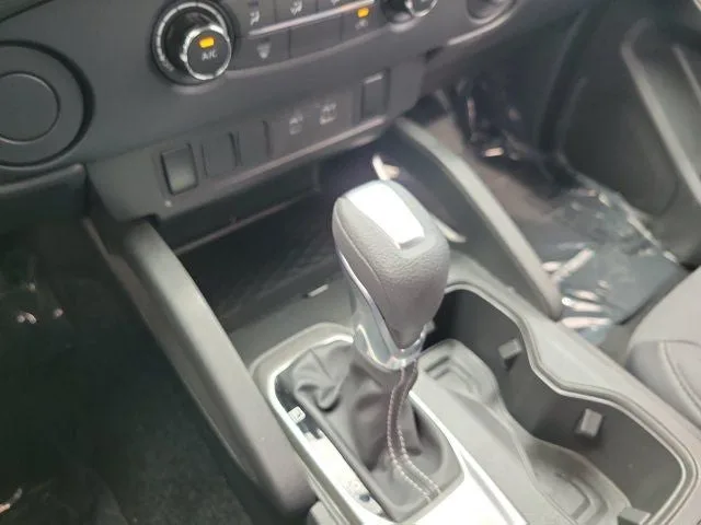 2024 Nissan Frontier SV photo 20