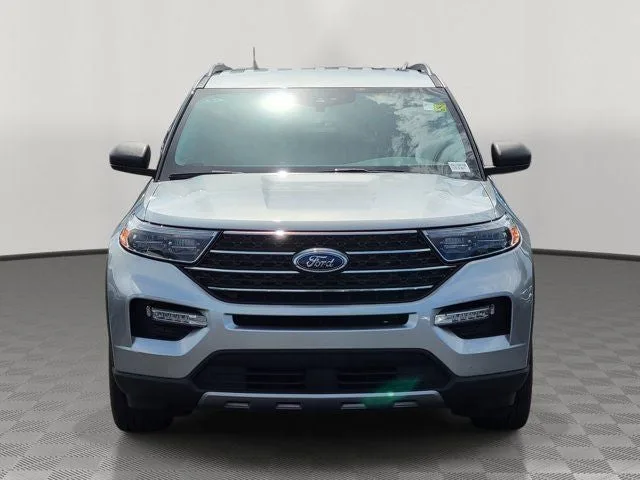 2023 Ford Explorer XLT photo 2