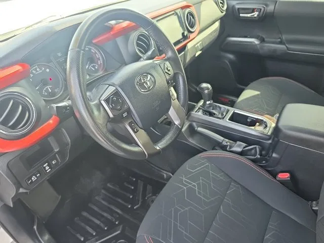2018 Toyota Tacoma TRD Sport V6 photo 20