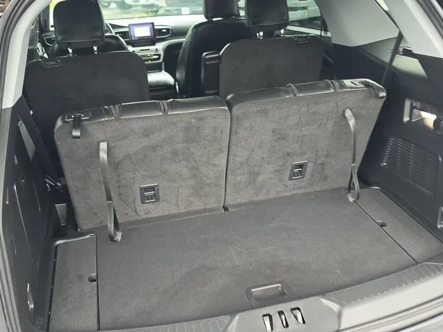 2023 Ford Explorer XLT photo 8