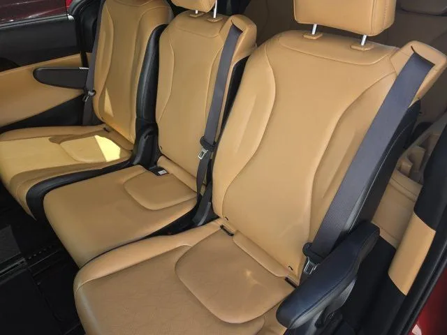 2024 Kia Carnival EX photo 7