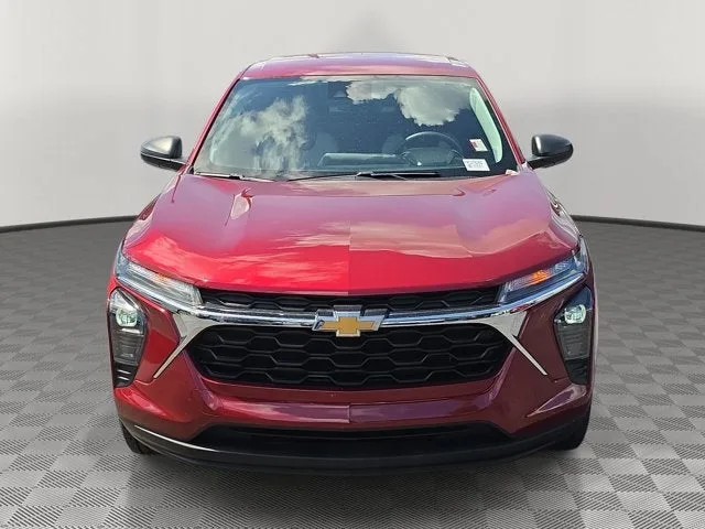 2024 Chevrolet Trax LS photo 2