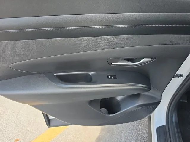 2026 Hyundai Tucson SE photo 6
