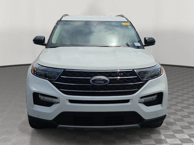 2023 Ford Explorer XLT photo 2