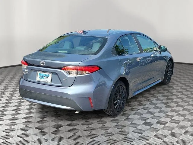 2021 Toyota Corolla LE photo 6