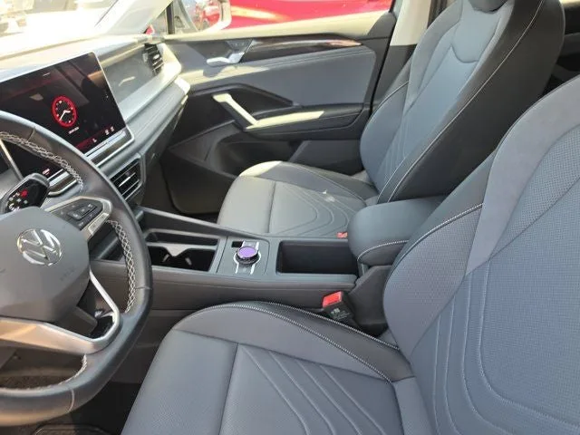 2025 Volkswagen Tiguan 2.0T SE photo 18