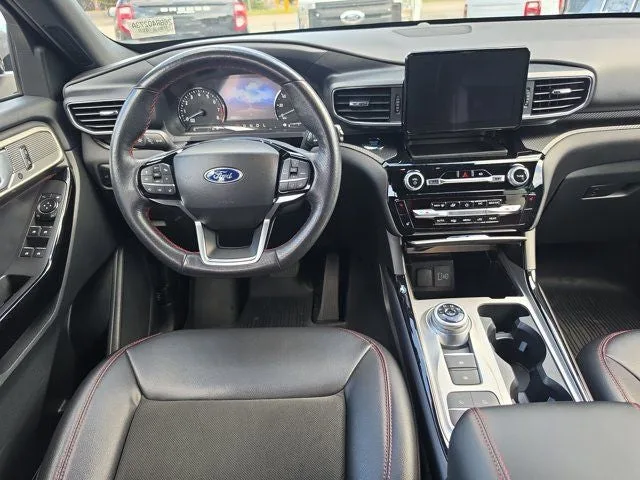 2023 Ford Explorer ST-Line photo 16