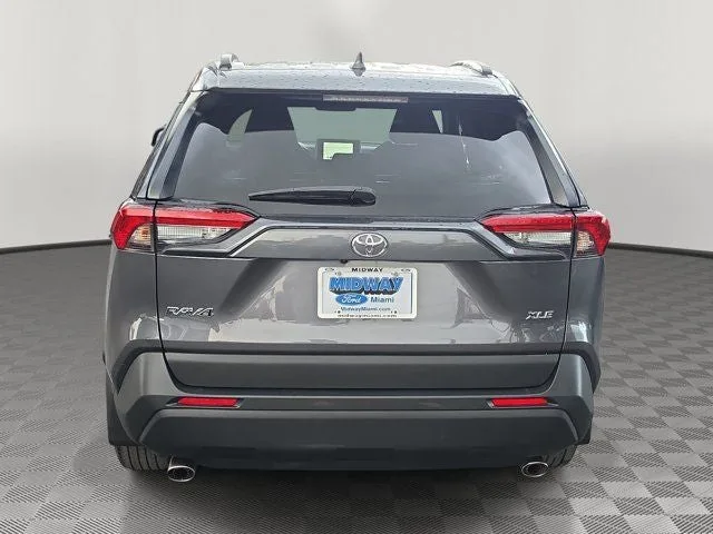 2025 Toyota RAV4 XLE photo 5