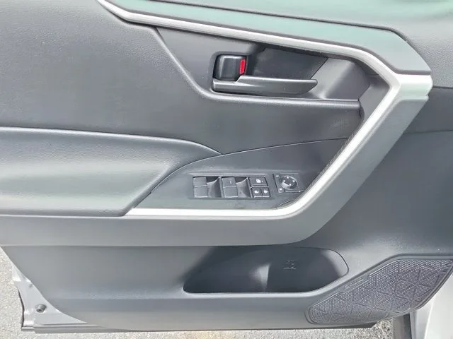 2024 Toyota RAV4 Hybrid LE photo 16