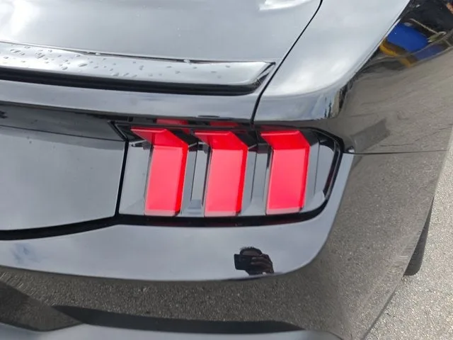 2025 Ford Mustang EcoBoost Premium photo 7