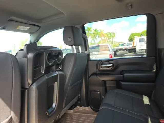 2025 Chevrolet Silverado 2500HD Custom photo 15