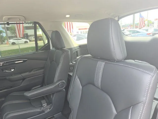 2024 Honda Pilot EX-L 7 Passenger photo 13